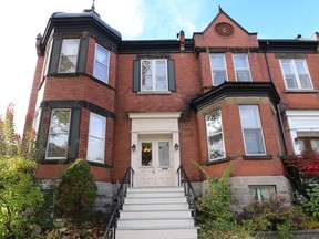 25-2 Windsor Ave., Westmount.