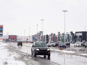 Traffic on De la Gare Boulevard in the downtown area of Vaudreuil-Dorion. (Dario Ayala / THE GAZETTE) ORG XMIT: 46022
