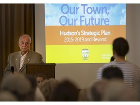 Hudson Mayor Ed Prevost presents strategic plan when it was unveiled in 2015. (Peter McCabe / MONTREAL GAZETTE)