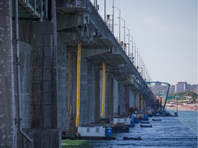 MONTREAL, QUE.: SEPTEMBER 4, 2015 -- A view of the Champlain bridge undergoing repairs as seen looking towards the norther end in Montreal on Friday, September 4, 2015. (Dario Ayala / Montreal Gazette)