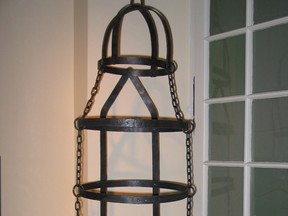 This hanging cage was one form of punishment in the days of New France. In 1761, a British military court had a similar device built, for a murderer.