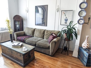 The living room, which adjoins the dining room, right, in Mahin Shafei's apartment. (John Mahoney / MONTREAL GAZETTE)