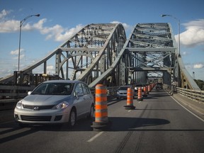 Only one lane in either direction will be open on the Mercier Bridge (Route 138 East) until Monday at 5 a.m.