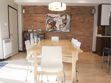 The dining area has a wall with exposed brick, too. (Pierre Obendrauf / MONTREAL GAZETTE)