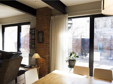 Windows in the dinning area and living room. (Pierre Obendrauf / MONTREAL GAZETTE)