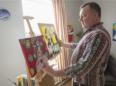 Joey Saunders in his studio where he paints, in his apartment. (Pierre Obendrauf / MONTREAL GAZETTE)