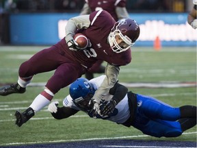 The Montreal Alouettes signed 2016 draft pick Maiko Zepeda of the Université de Montréal Carabins, tackling McMaster's Daniel Petermann during Vanier Cup in 2014, to a two-year deal.