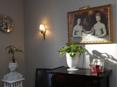 A view of the dining room. A white, sculpted bust in the corner, which he made, is used as a planter. A reproduction oil painting, from the Louvres museum is hung on the wall. (Marie-France Coallier/ MONTREAL GAZETTE)