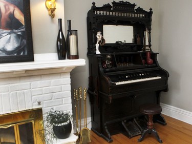 An antique organ sits in the living room next to the gas fireplace.(Marie-France Coallier/ MONTREAL GAZETTE)