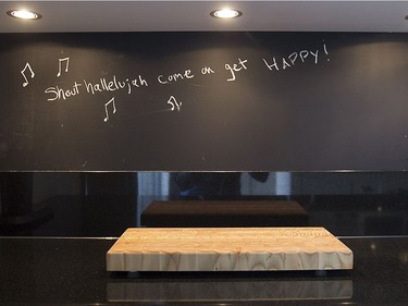Blackboards surround the kitchen. (Pierre Obendrauf / MONTREAL GAZETTE)