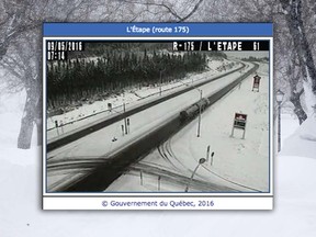 A traffic cam in the Saguenay shows snowy conditions on May 9, 2016.