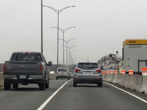 Traffic passes on the eastbound side of the Ile aux Tourtes Bridge between Vaudreuil-Dorion and Ste-Anne-de-Bellevue in 2016.