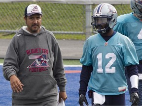 MONTREAL, QUE.: OCTOBER 05, 2015 -- Montreal Alouettes quarteback coach Anthony Calvillo, left with quaterback Rakeem Cato during practice on Monday October 05, 2015. (Pierre Obendrauf / MONTREAL GAZETTE)