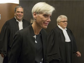 Psychiatrist Marie Frédérique Allard, centre, walks with Richard Bain's defence lawyer Alan Guttman, left, during a break in Allard's testimony in Bain's murder trial at the Montreal courthouse, Friday July 29, 2016.  Allard has been testifying about Bain's level of criminal responsibility.