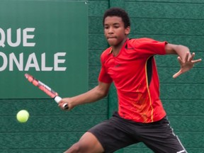 Félix Auger-Aliassime won his second-round match Monday at the National Bank Canadian Junior International tennis championships at Parc Larochelle in Repentigny.