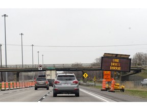 Traffic approaches the construction zone on the eastbound side of the Île-aux-Tourtes Bridge between Vaudreuil and Ste-Anne-de-Bellevue on Sunday, May 1, 2016. (Peter McCabe / MONTREAL GAZETTE)