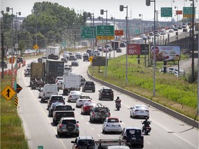 The street lamps along Highway 20 between Ville-St-Pierre and the Turcot Interchange won't be turned on until the end of the year, according to Transport Quebec.