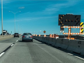 Work on the Île-aux-Tourtes Bridge, which has closed one lane in the eastbound direction, will continue until December. (Dave Sidaway/Montreal Gazette)