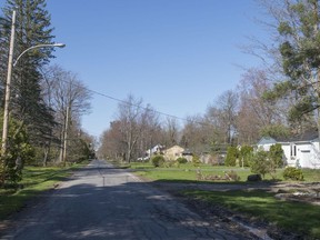 A view of Upper Whitlock Road in Hudson, one of the privately owned streets in the municipality.  (Peter McCabe / MONTREAL GAZETTE)