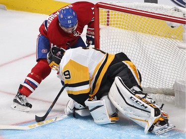 Montreal Canadiens right wing Brendan Gallagher (11) gets in close on Pittsburgh Penguins's Marc-André Fleury during second period NHL action in Montreal on Tuesday October 18, 2016.