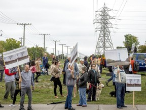 Citizens of Dollard-des-Ormeaux protest on St-Jean Blvd. on Sunday, Oct. 2, 2016. Protesters want Hydro-Québec to bury new hydro lines that will be installed between Sources and St-Jean. (Peter McCabe / MONTREAL GAZETTE)