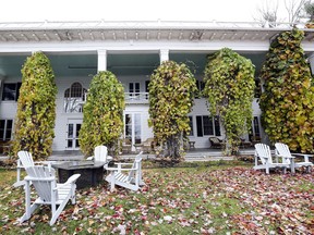 Manoir Hovey is nestled on 35 acres of land overlooking Lake Massawippi in North Hatley.