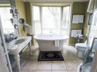 The bathroom in the Montcalm cottage at Hovey Manor.