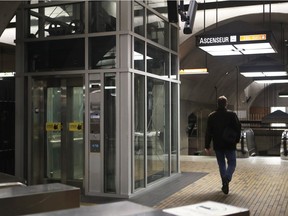 Bonaventure métro station has elevators from the platform to turnstile levels but no elevator from turnstile to street level so riders are stuck.