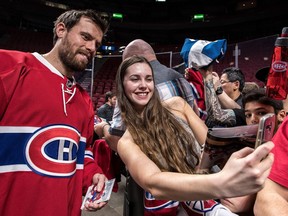 The 35th Montreal Canadiens blood drive took place at the Bell Centre in Montreal, on Tuesday, November 1, 2016. Players, former and current, as well as owner Geoff Molson were on hand to greet and thank the public for donating blood. Shea Weber was a popular selfie photo-op for fans like Catherine Gauthier.