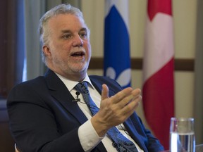 At the World Economic Forum in Davos, Switzerland, on Friday Premier Philippe Couillard vigorously ruled out the possibility of entrusting the medical accessory fees negotiations to Treasury Board president Pierre Moreau.