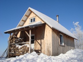 The Kanatha-Aki Nature Centre near Ste-Agathe offers rustic lodging and outdoor adventures such as dogsledding, ice fishing, winter survival courses and bison observation.