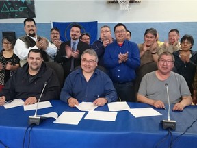 Makivik executives, board members, and governors applaud the freshly signed memorandum of understanding creating a renewable energy joint venture between Makivik Corporation and Fédération des Coopératives du Nouveau Québec (FCNQ), on Feb. 21, 2017 in Ivujivik, Que. Makivik president Jobie Tukkiapik (centre) is flanked by FCNQ president Aliva Tulugak (left), and Makivik vice-president of economic development Andy Moorhouse.