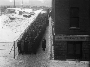 Waiting line of unemployed near the entrance of the Meurling municipal refuge, 1930.