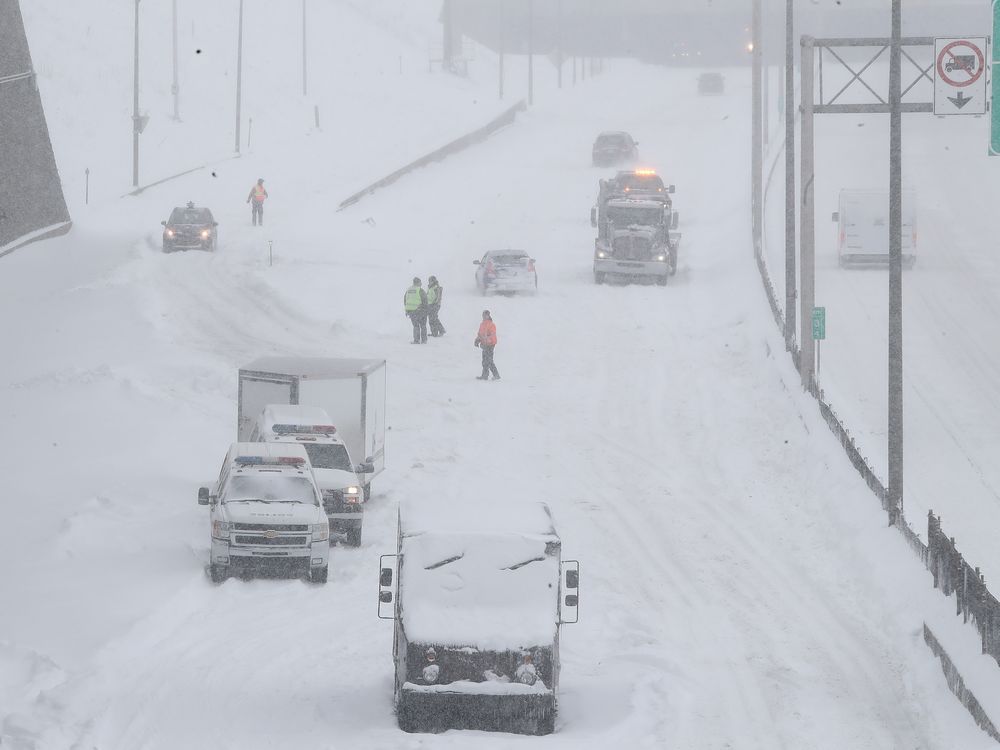 Stranded on Montreal Highway 13: 'Lucky my colleagues bailed me