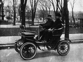 Ucal-Henri Dandurand, the first Montrealer to own an automobile, with his car De Dion-Bouton between 1903 and 1912.