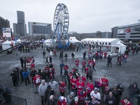 Fans brave the rain as they participates in the Fan Jam on Wednesday April 12, 2017, prior to the first game of the Montreal Canadiens-New York Rangers playoff series.