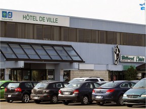 Vaudreuil-Dorion currently leases office space for its city hall in a privately owned, two-storey strip mall style structure on Dutrisac Street that also houses a ground-floor poolroom bar. Vaudreuil-Dorion has plans to build a new city hall.