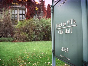 WESTMOUNT -OCT 26/01-   A BILINGUAL SIGN GREETS VISITORS IN FRONT OF WESTMOUNT CITY HALL