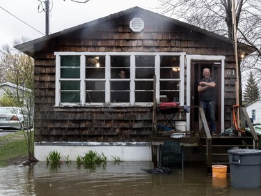 Resident Robert Kelly watches his home flooding continues for Ile Mercier on Friday, May 5, 2017. He and others are being prepared to have to leave their homes.  (Dave Sidaway / MONTREAL GAZETTE)