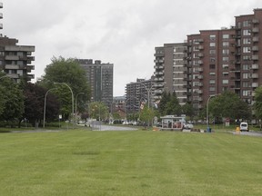 The city plans to build the first phase of the Cavendish extension — from Côte-St-Luc to Décarie Blvd. — at the same time the first housing units are built, executive committee chairman Pierre Desrochers says.