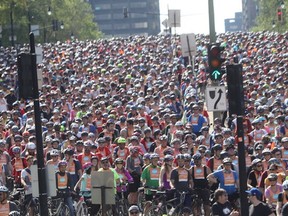 People wait for the start of the Tour de l'Île on Sunday morning. Photo by Pierre Obendrauf.