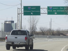 A westbound service lane on Highway 40 in Ste-Anne-de-Bellevue in 2016.