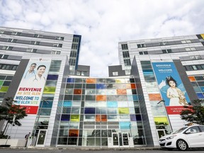 In 2005, government officials vowed that building the MUHC superhospital would not exceed $1 billion.