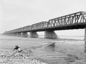 Aside from a limited ferry service, the Victoria Bridge (called the Victoria Jubilee Bridge at the time) was the only link between Montreal and the South Shore in 1920 when a fire on the bridge resulted in it being closed for a week.