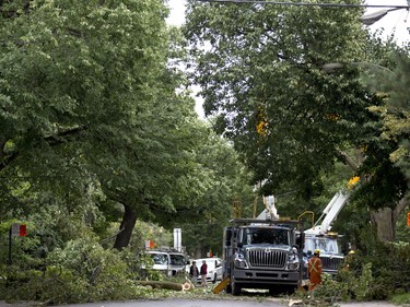 Hydro-Québec works to restore power to residents on West Hill Avenue in NDG Montreal, August 23, 2017. (Christinne Muschi / MONTREAL GAZETTE)