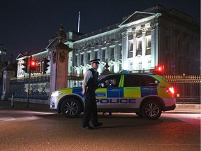 Police patrol following an apparent attack on police officers at Buckingham Palace on August 25, 2017 in London, England.  (Photo by GOR/Getty Images)