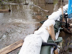 Notre-Dame-de-l'Île-Perrot recently held two information sessions on best development of the banks for the residents whose land was damaged during the floods of spring 2017. The City will put in place various communication tools to regularly inform local residents about local and regional advances in the protection of banks, including a special newsletter.