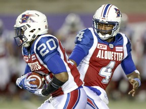 Alouettes quarterback Darian Durant hands the ball to running-back Tyrell Sutton on Thursday, Aug. 31. Sutton gained only four yards rushing in the game.