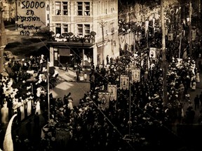 Eucharistic Congress procession, Montreal, 1910.