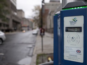 A committee on economy and innovation recommends Quebec add 2,000 recharging stations for electric cars to its network.